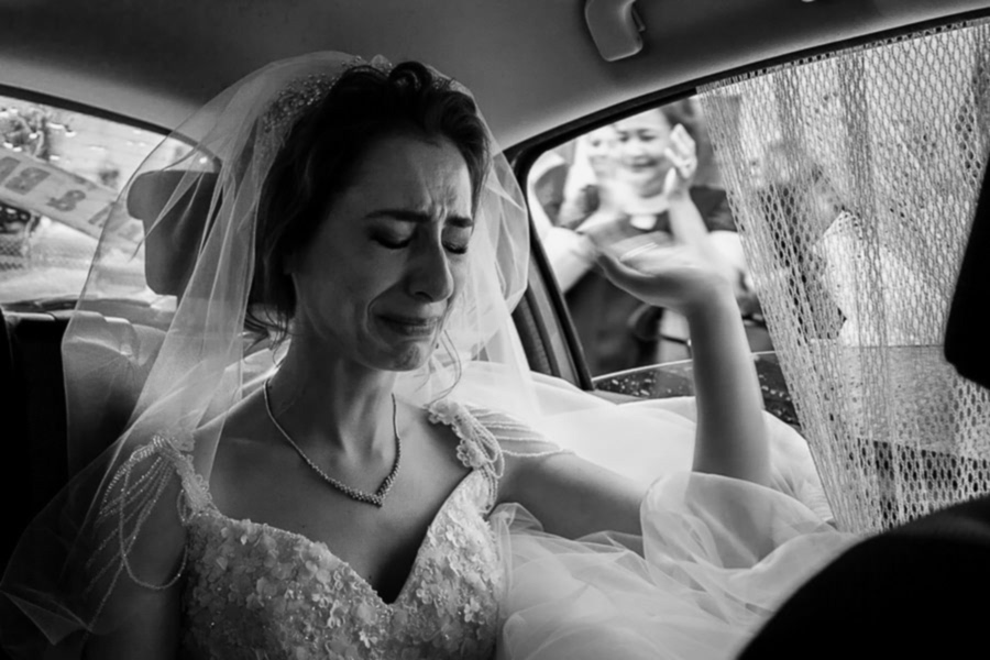 belgesel düğün fotoğrafçısı tarafından çekilmiş duygu dolu doğal düğün fotoğrafları